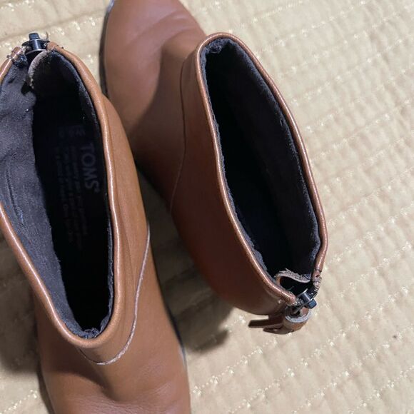 Toms booties 6 1/2 brown zip in back - Picture 5 of 8